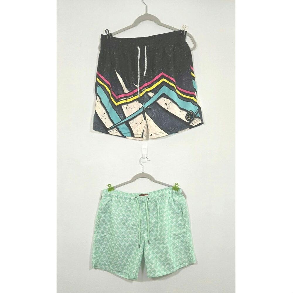Bundle of 2 men’s swim trunks.